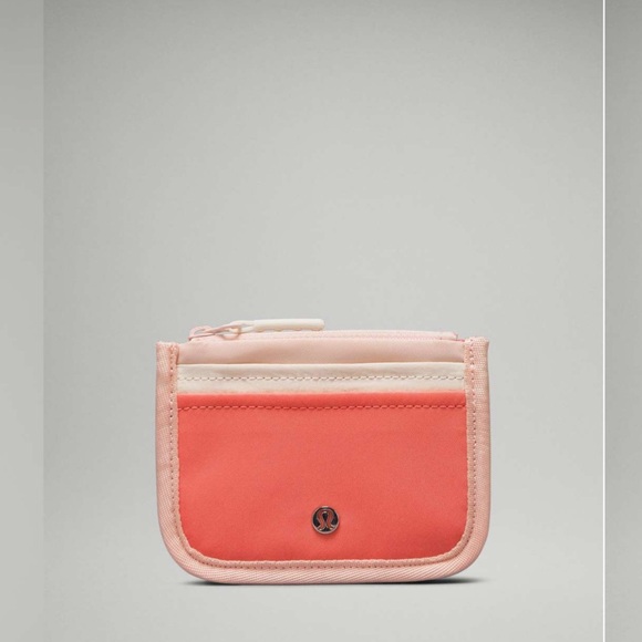 lululemon athletica Accessories - Lululemon True Identity Card Case *NWT
Pink Mist/White Opal/Raspberry Cream